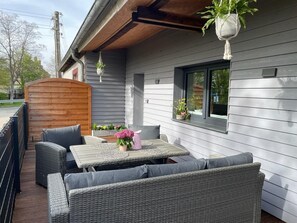 Outdoor dining - Moderne Ferienwohnung am Rande des Harzes, 5km von Wernigerode Entfernt (Schmatzfeld)
