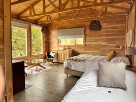 Triple Room | In-room safe, blackout drapes, bed sheets