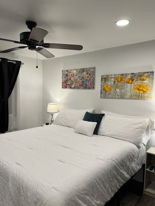 2 bedrooms, desk, iron/ironing board, free WiFi - Prime Location / 2 King Beds / 2 Baths / 2 Separate levels (Salt Lake City)