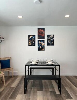 Dining - Prime Location / 2 King Beds / 2 Baths / 2 Separate levels (Salt Lake City)