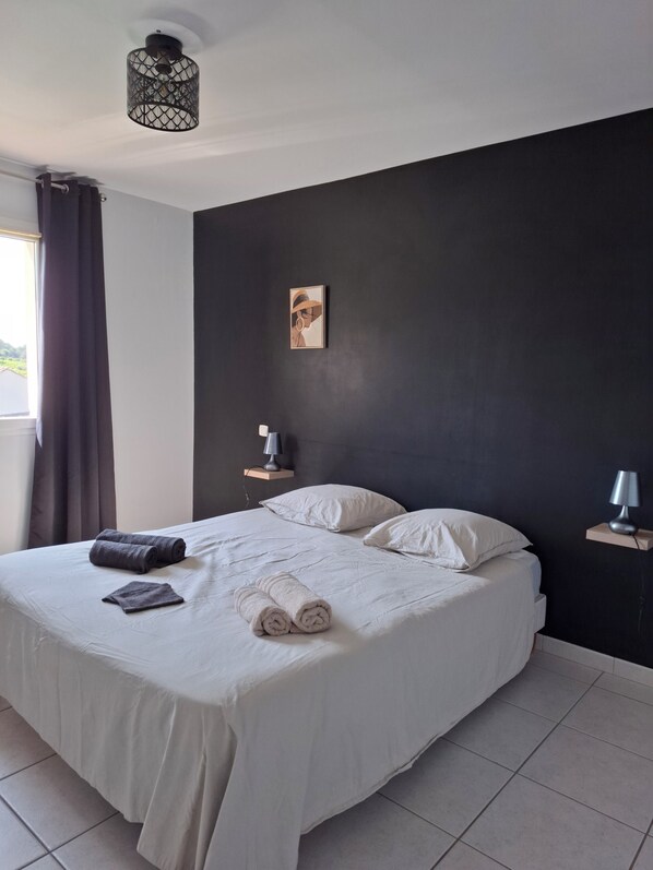 3 bedrooms, iron/ironing board, free WiFi, bed sheets