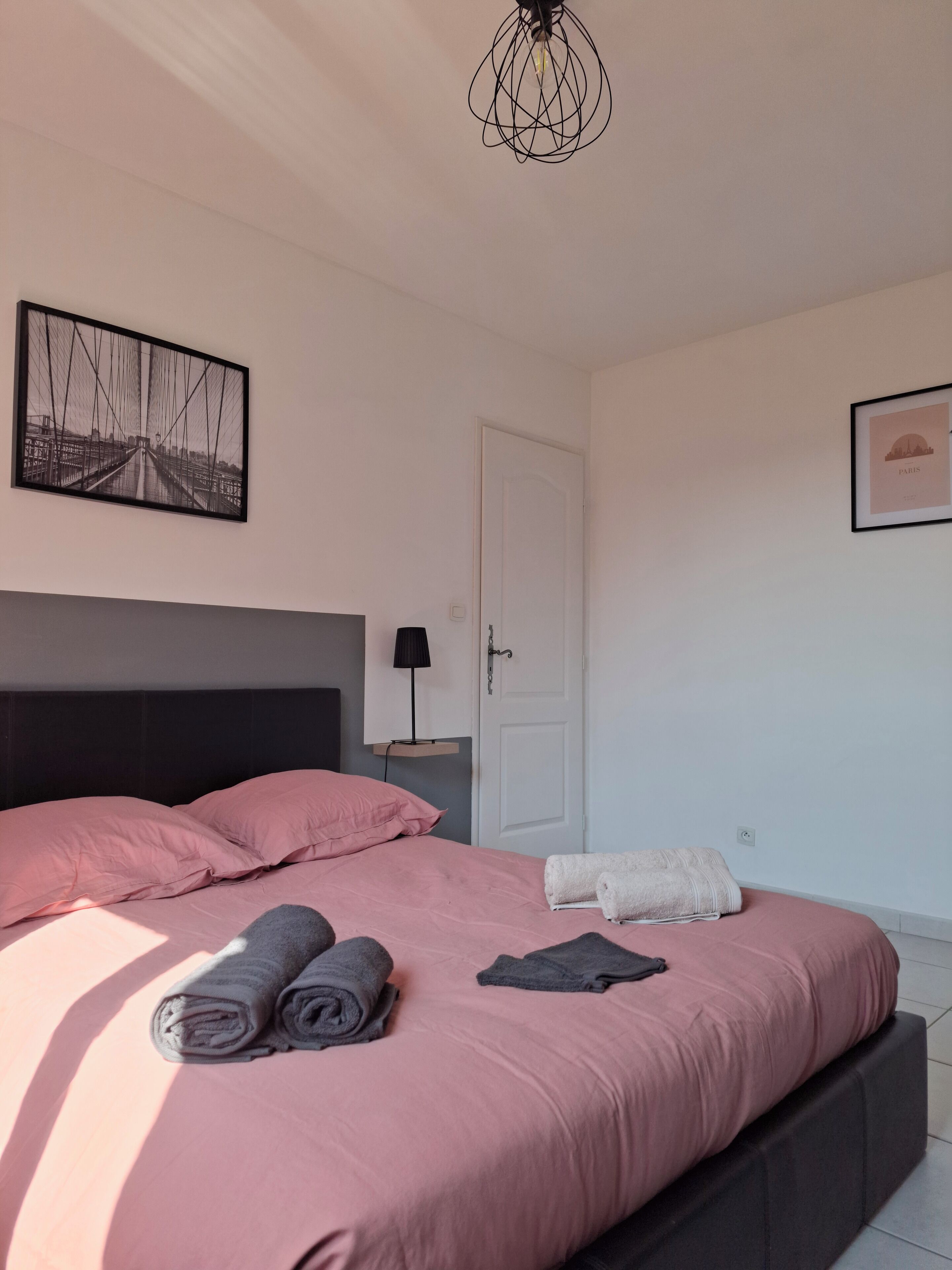 3 chambres, fer et planche à repasser, Wi-Fi gratuit, draps fournis