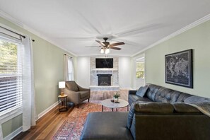 TV, table football - Cozy 3 Bedroom with Pool (Huntersville)