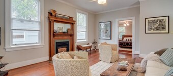 Beautiful 2bedroom cottage with full kitchen, dining area, laundry, 3 TVs, a/c