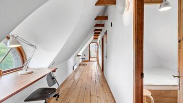 5 bedrooms, iron/ironing board, travel crib, free WiFi
