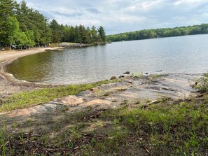 Beach - Large Three Bedroom Retreat Family Friendly Cottage (MacTier)