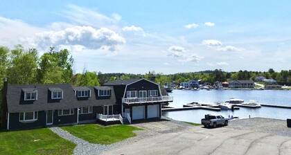52B Marina House|In-Town with Kayaks & Pool Table