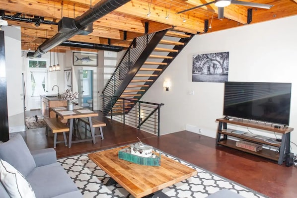 Smart TV - Legacy Loft in Award-Winning Habersham Community (Beaufort)