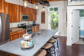 Microwave, oven, stovetop, dishwasher - Legacy Loft in Award-Winning Habersham Community (Beaufort)