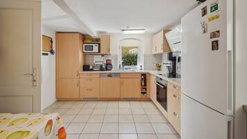 Kühlschrank, Herdplatte, Geschirrspüler