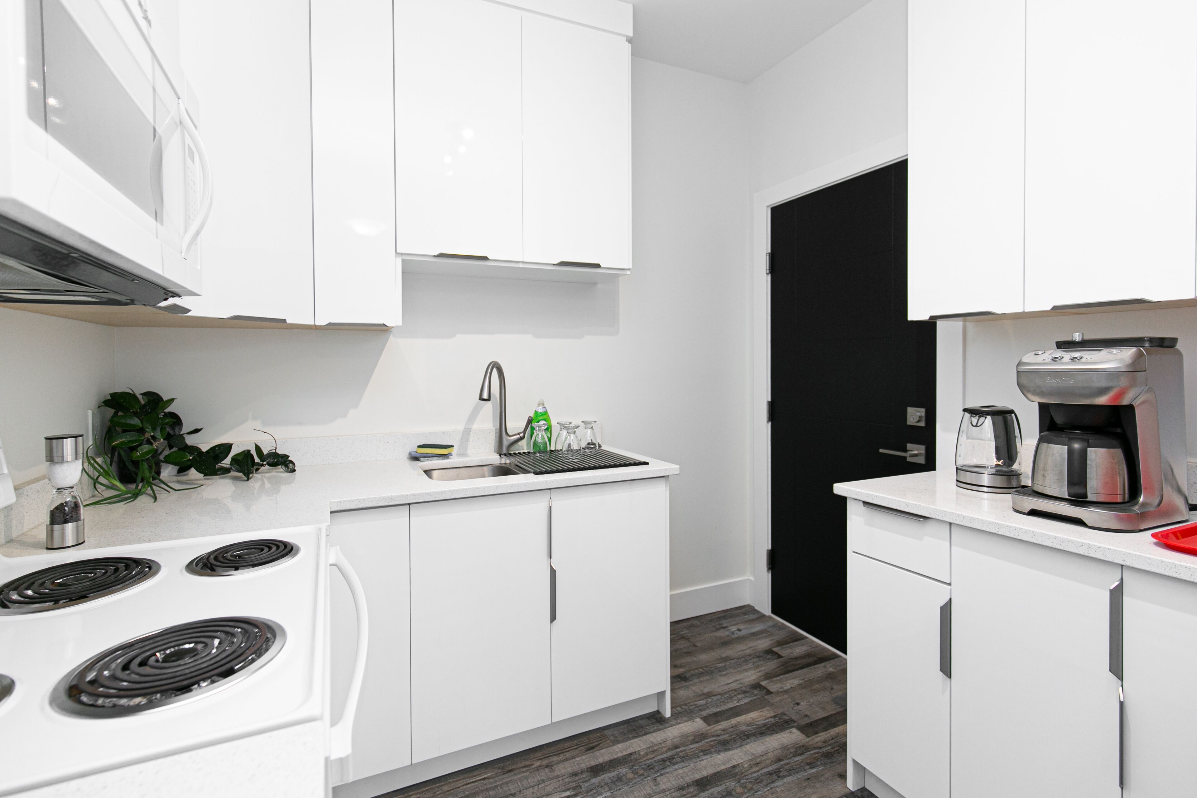 Microonde, forno, piano cottura, lavastoviglie