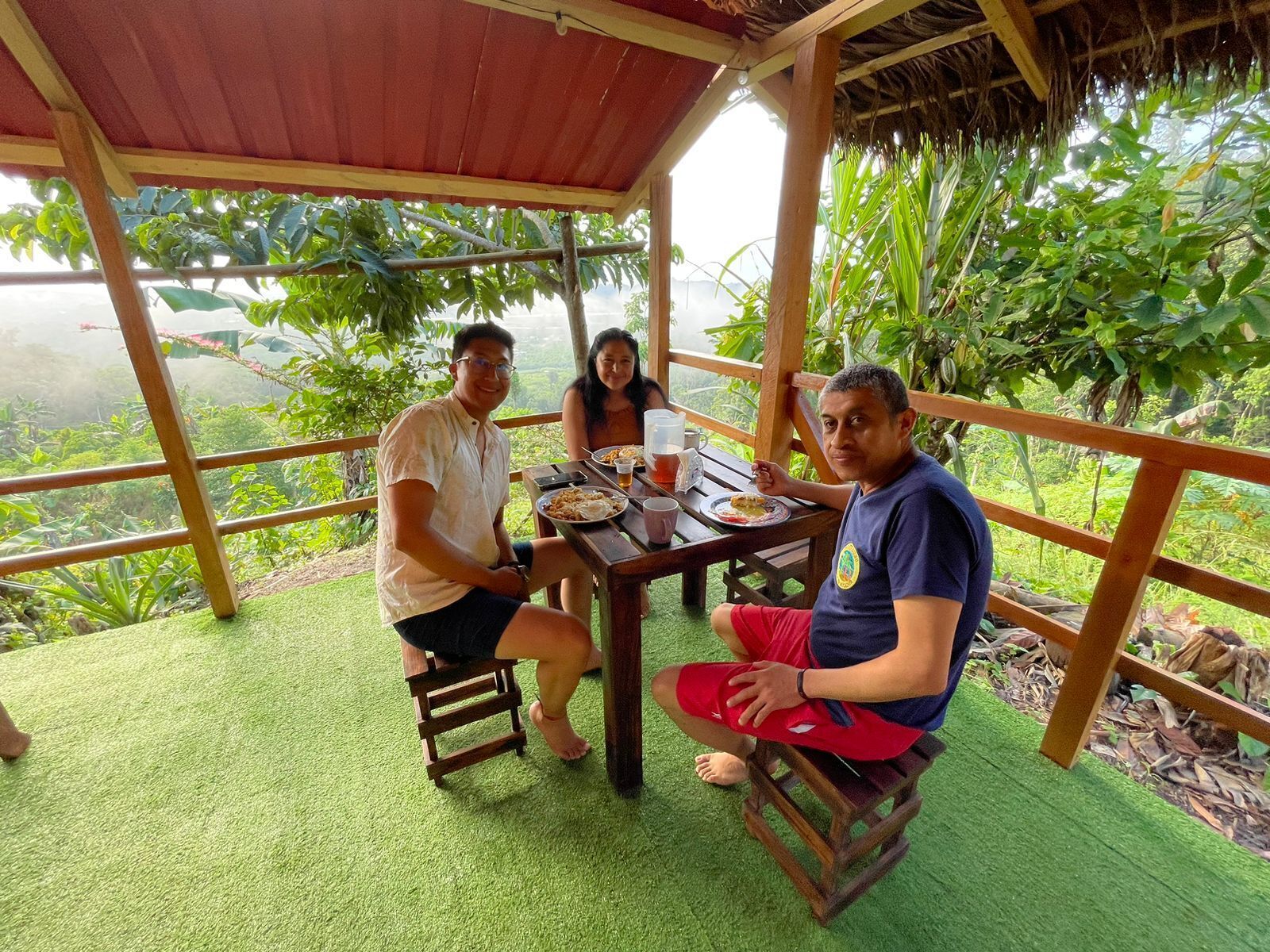 屋外ダイニングエリア