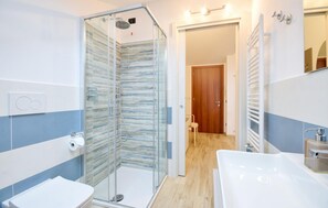 Shower, hair dryer - Amazing apartment in Moneglia with WiFi (Moneglia)
