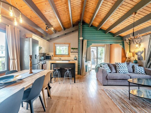 5 The Glades - UK46753