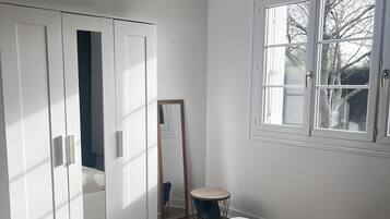 4 slaapkamers, een strijkplank/strijkijzer, wifi, beddengoed