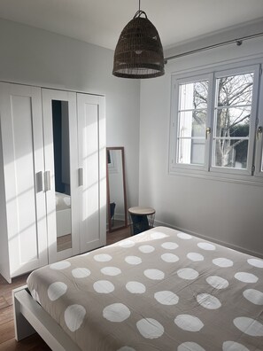 4 bedrooms, iron/ironing board, WiFi, bed sheets - Le Calme et L'air Marin (Gonneville-en-Auge)