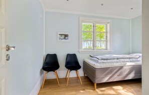 2 bedrooms, iron/ironing board, travel cot, free WiFi - Amazing home in Orø with kitchen (Orø)