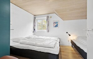 4 bedrooms, travel cot, free WiFi