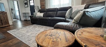 1895 Luxury Farmhouse - Blodgett Canyon View -Sleeps 13