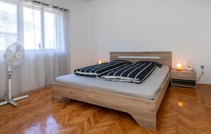 3 Schlafzimmer, Reisekinderbett, kostenloses WLAN, Bettwäsche