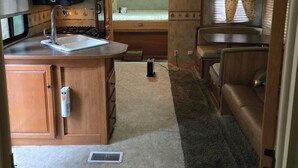 2 bedrooms, WiFi, bed sheets - VISIT THE FARM LIFE REST AND RELAX (Roberts Creek)