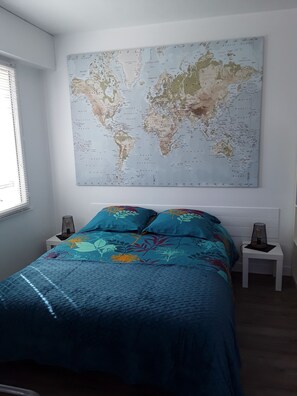 1 chambre, fer et planche à repasser, lit parapluie, draps fournis