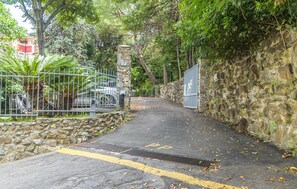 Property grounds - 1 bedroom nice apartment in Recco (Recco)