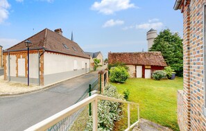 Property grounds - Amazing home in Saint-Viâtre with WiFi (Saint-Viâtre)