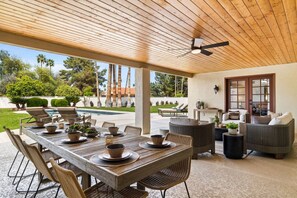 Outdoor dining - Pool + Spa | North Scottsdale Home (Scottsdale)