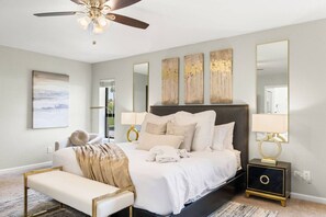 4 soverom, strykejern/-brett, reiseseng for barn og wi-fi (inkludert)