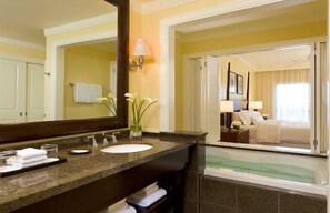 Hair dryer, towels, soap, toilet paper - 	
Kaanapali 1BR Villa - Westin Villas North🌼 (Lahaina)