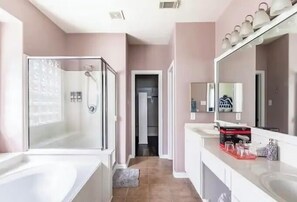 Dusche, Whirlpool, Haartrockner, Bidet