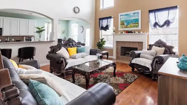 A spacious living room with a fireplace, a dining area, and a kitchen. - 5minutes direct to Kemah with the beaches and countless seafood restaurants  (Seabrook)
