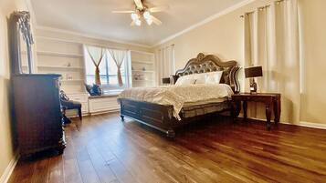 4 bedrooms, desk, iron/ironing board, travel crib