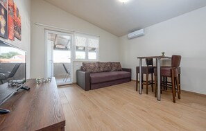 TV - 1 bedroom awesome apartment in Vir (Vir)