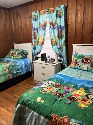 3 bedrooms, travel crib, WiFi - Harvey’s Home  (Columbus)