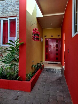 Exterior detail - Casa de Descanso Familiar (Nejapa)