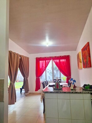 Dining - Casa de Descanso Familiar (Nejapa)