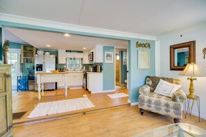 Interior - Cozy Fort Pierce Cottage on Farm Animal Rescue! (Fort Pierce)
