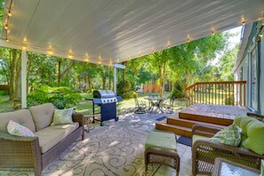 Outdoor dining - Cozy Fort Pierce Cottage on Farm Animal Rescue! (Fort Pierce)