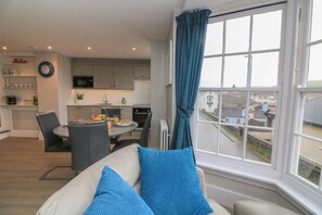 Living area - Queens View (Dartmouth)