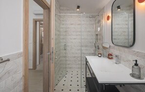 Shower, hair dryer - Gorgeous home in Buje (Buje)