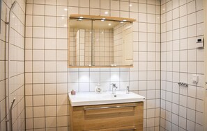 Shower - Amazing home in Sjöbo with WiFi (Sjöbo)