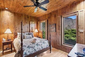 5 室のベッドルーム、デスク、WiFi (無料)、ベッドシーツ