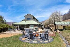 屋外ダイニングエリア