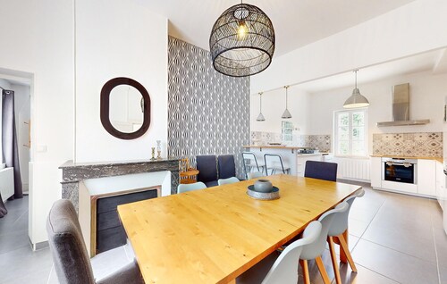 Awesome home in Saint-Viâtre with WiFi