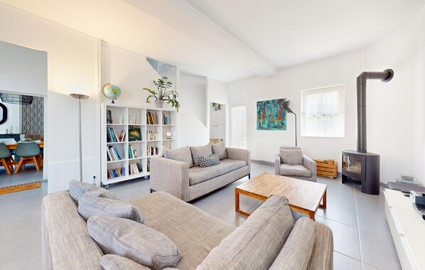 Télévision, cheminée