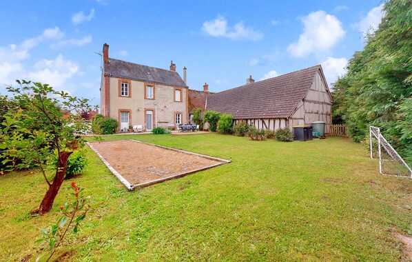 Exterior - Awesome home in Saint-Viâtre with WiFi (Saint-Viâtre)