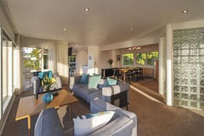 Living area - Aquavista - Beautiful Views over Tasman Bay (Nelson)