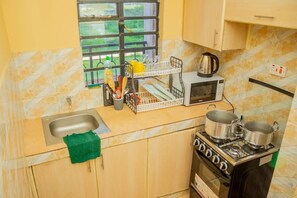 Private kitchen - Utawala Ap 1BDRM Home (Nairobi)